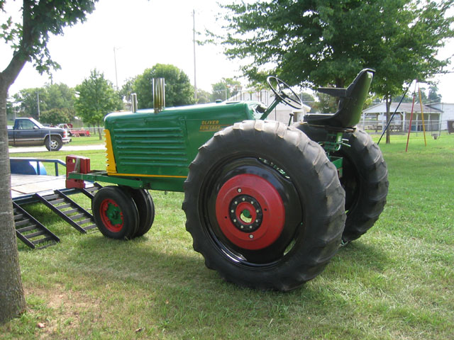 Oliver tractor at the tractor pull