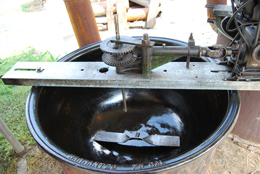 central shaft from stirrer extends into the kettle